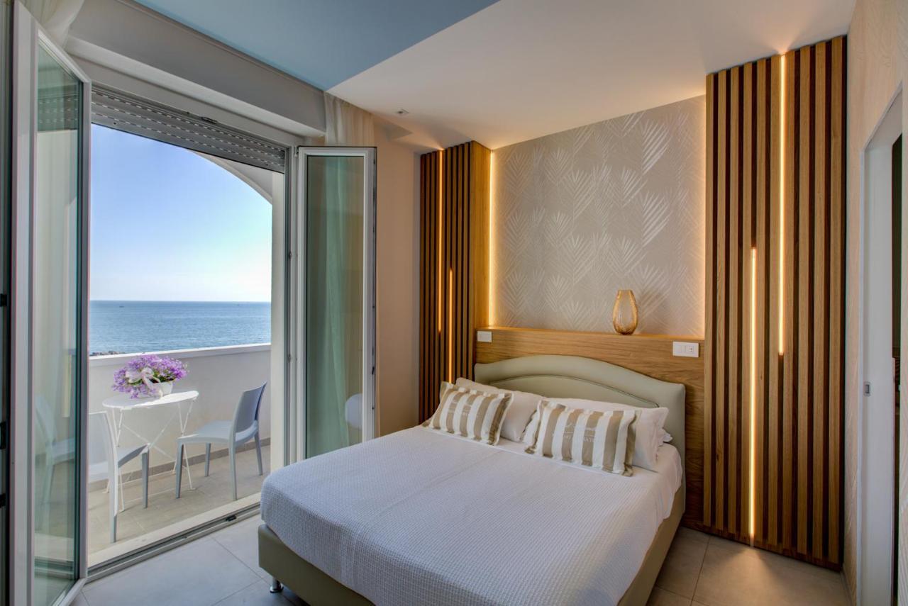 Hotel Alexandra - Beach Front - Healthy Xxl Breakfast & Brunch Until 12 30 - Parking Included Misano Adriatico Exterior foto