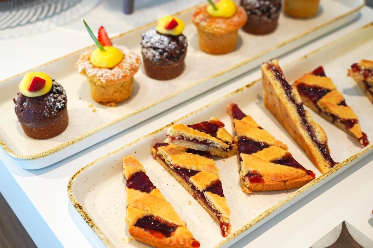 Hotel Alexandra - Beach Front - Healthy Xxl Breakfast & Brunch Until 12 30 - Parking Included Misano Adriatico Exterior foto