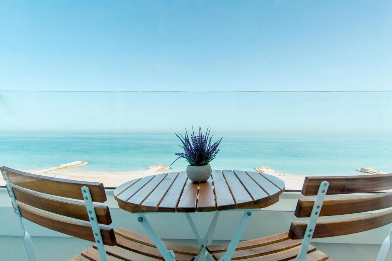 Hotel Alexandra - Beach Front - Healthy Xxl Breakfast & Brunch Until 12 30 - Parking Included Misano Adriatico Exterior foto